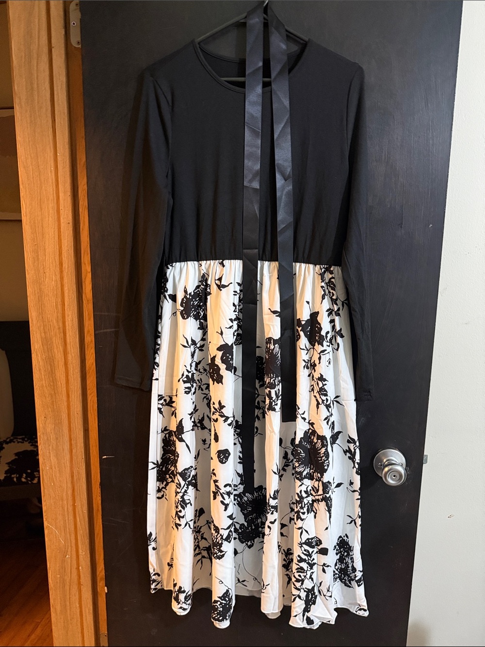 Black & White Floral Long-Sleeve Midi Dress